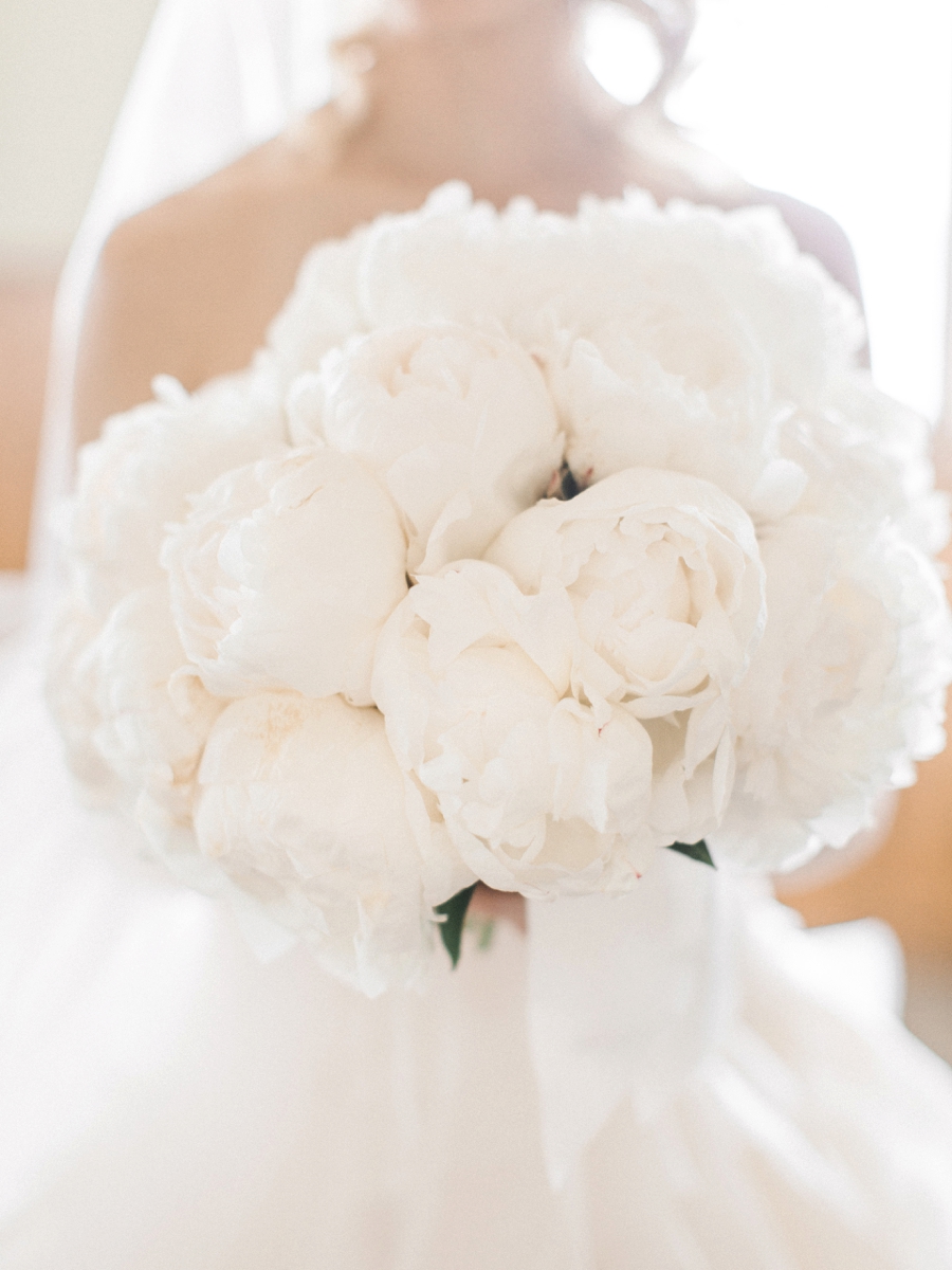 A Sophisticated Michigan Lakeside Wedding via TheELD.com