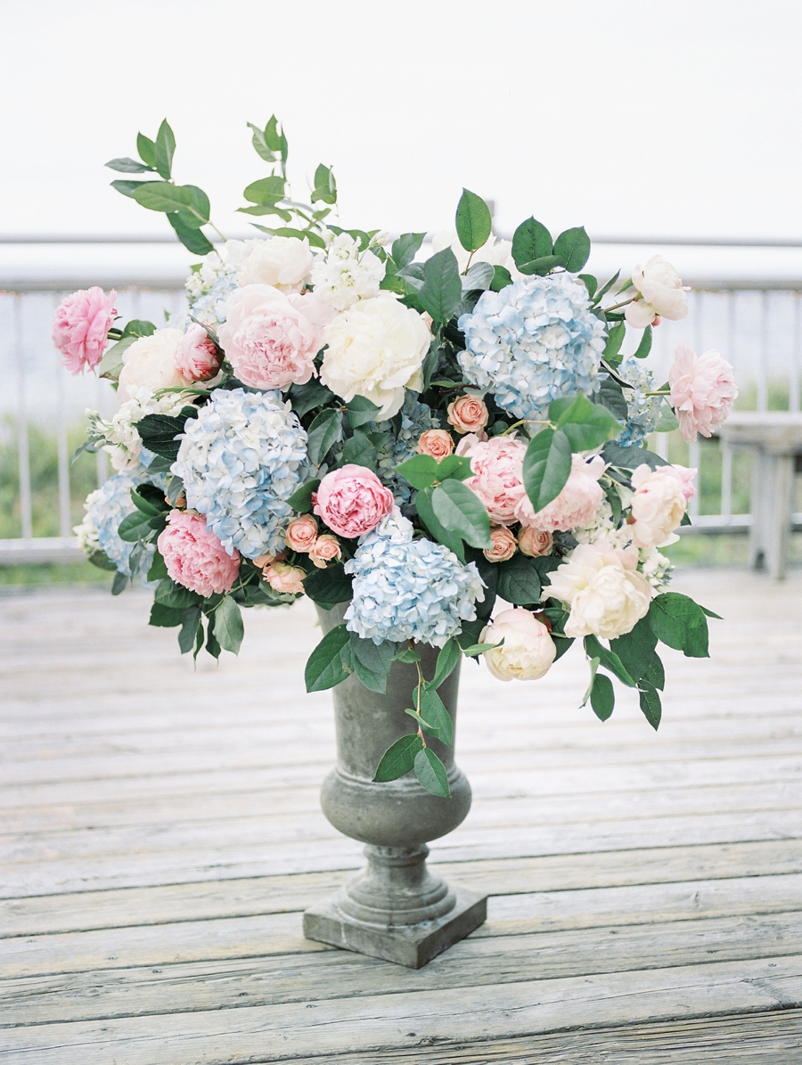 A Sophisticated Michigan Lakeside Wedding via TheELD.com