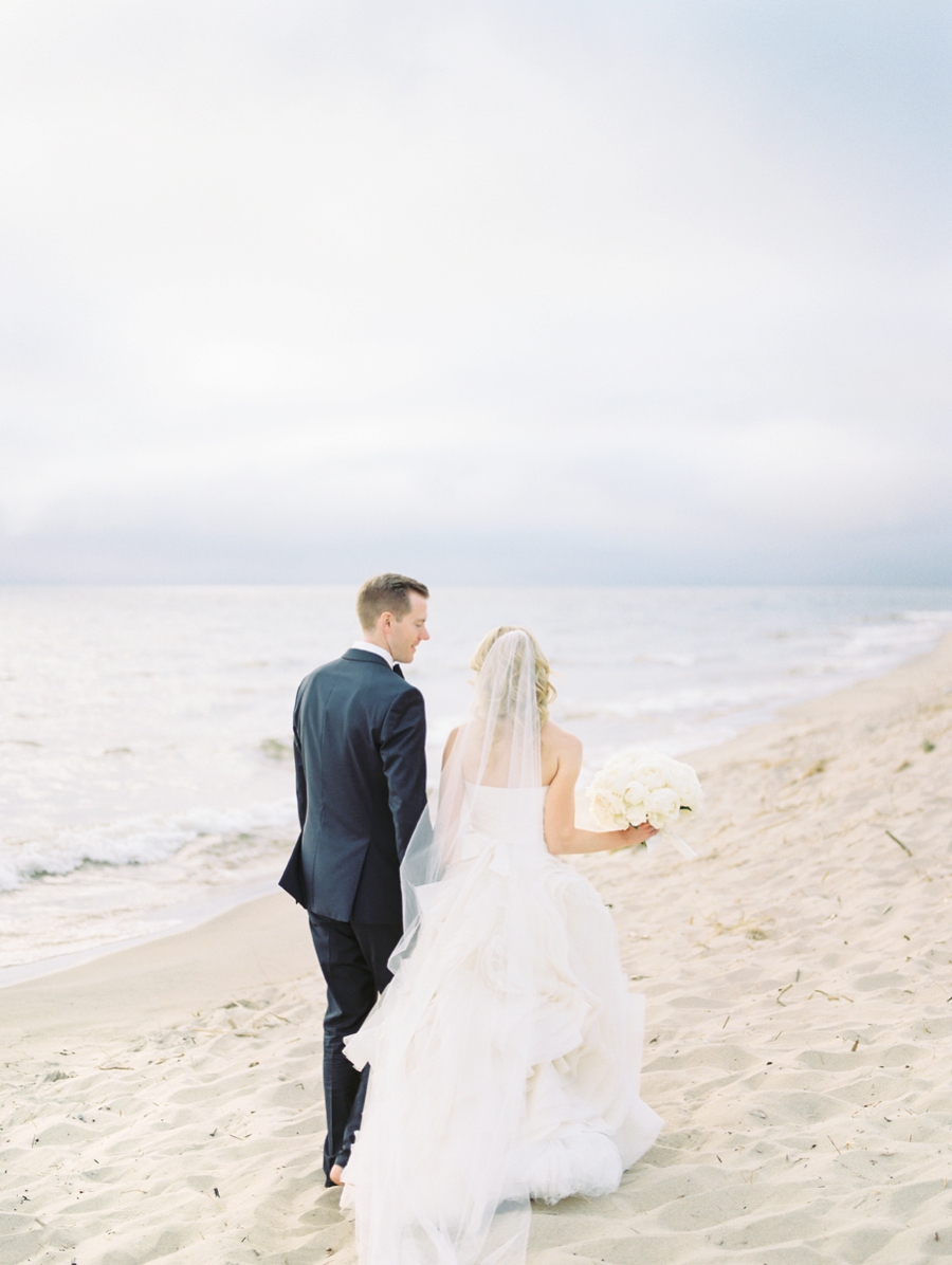 A Sophisticated Michigan Lakeside Wedding via TheELD.com