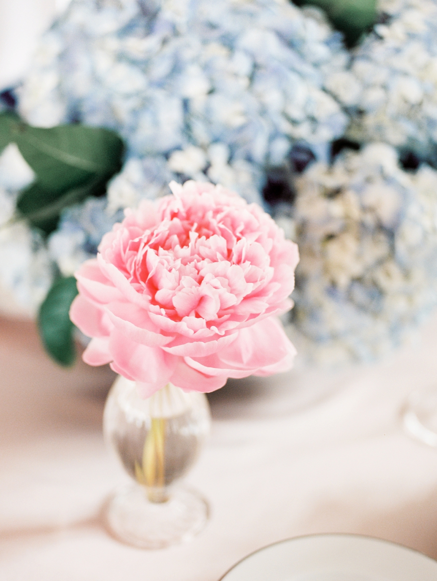 A Sophisticated Michigan Lakeside Wedding via TheELD.com