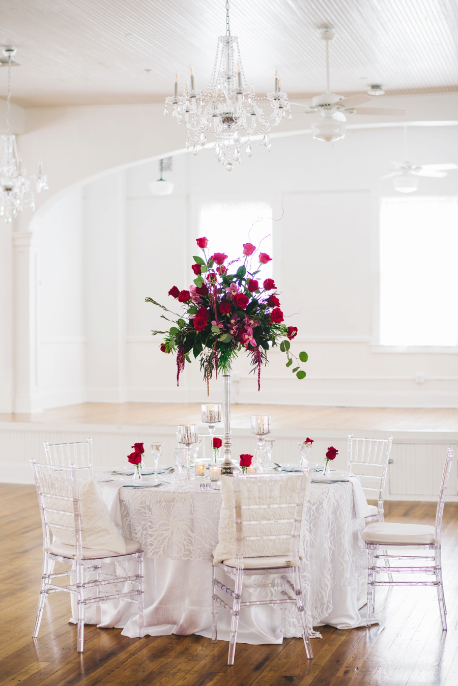 Glamorous Red and White Wedding Inspiration via TheELD.com