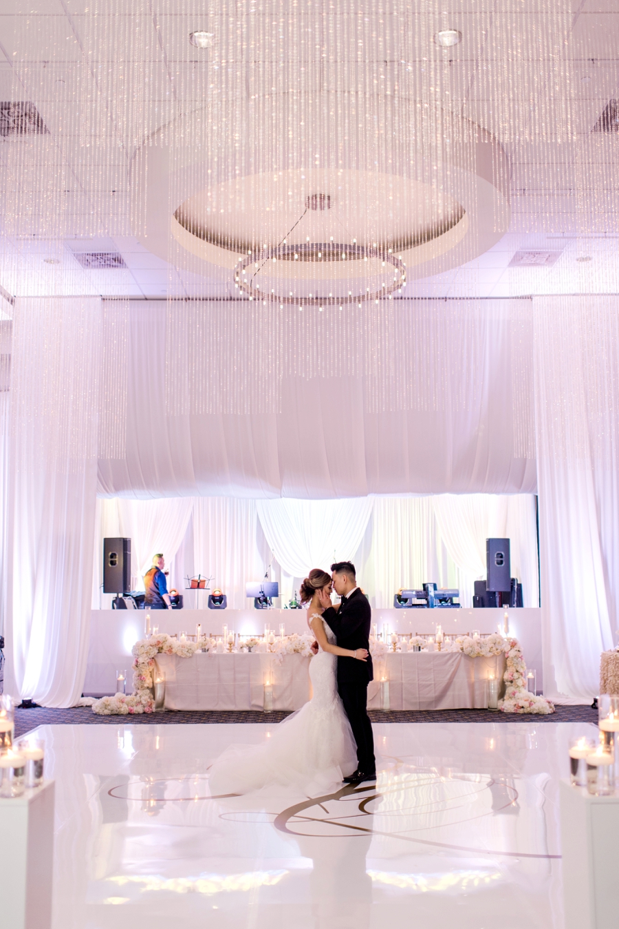 Blush & White Luxe Miami Wedding via TheELD.com