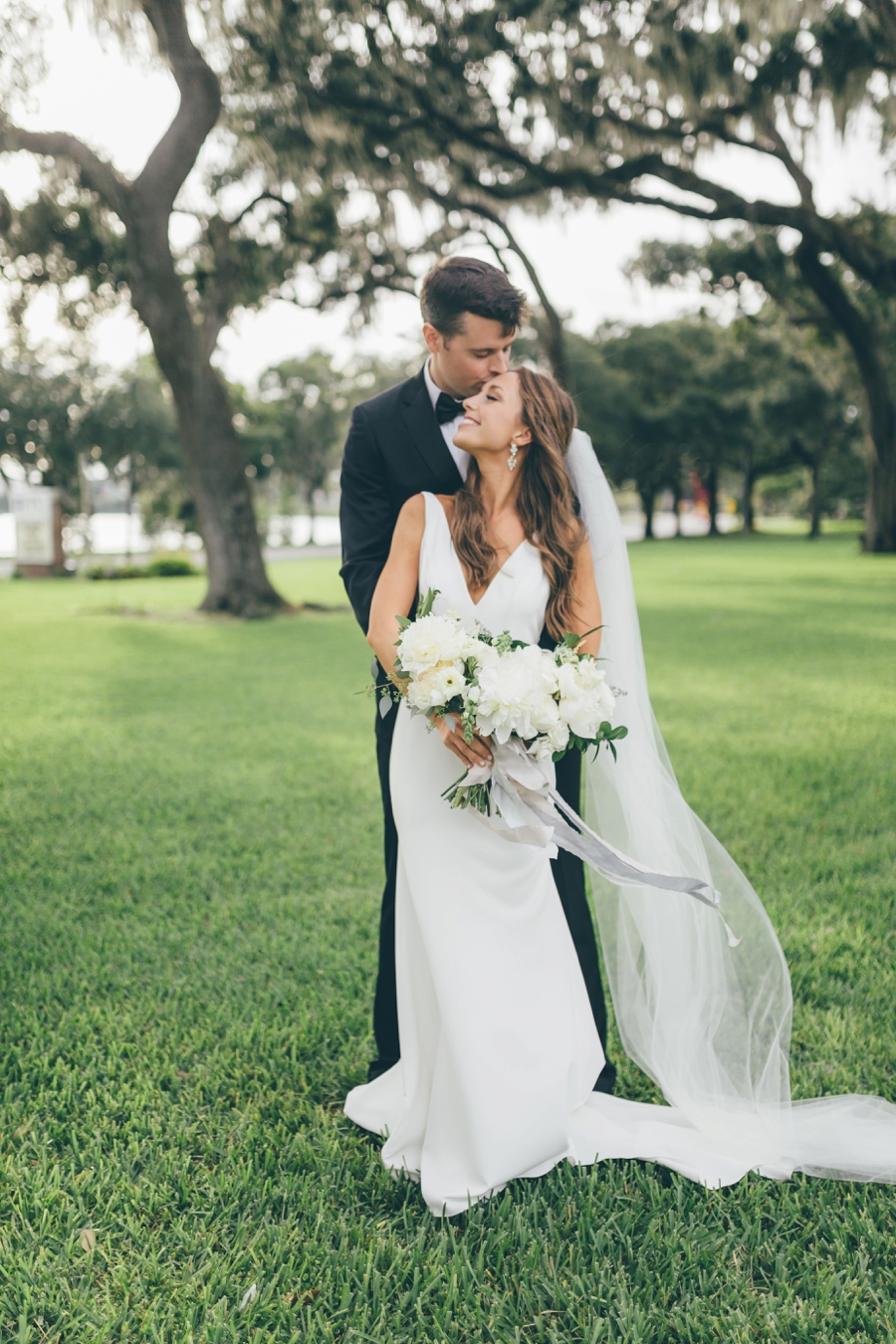 Romantic Blush & White Central Florida Wedding via TheELD.com