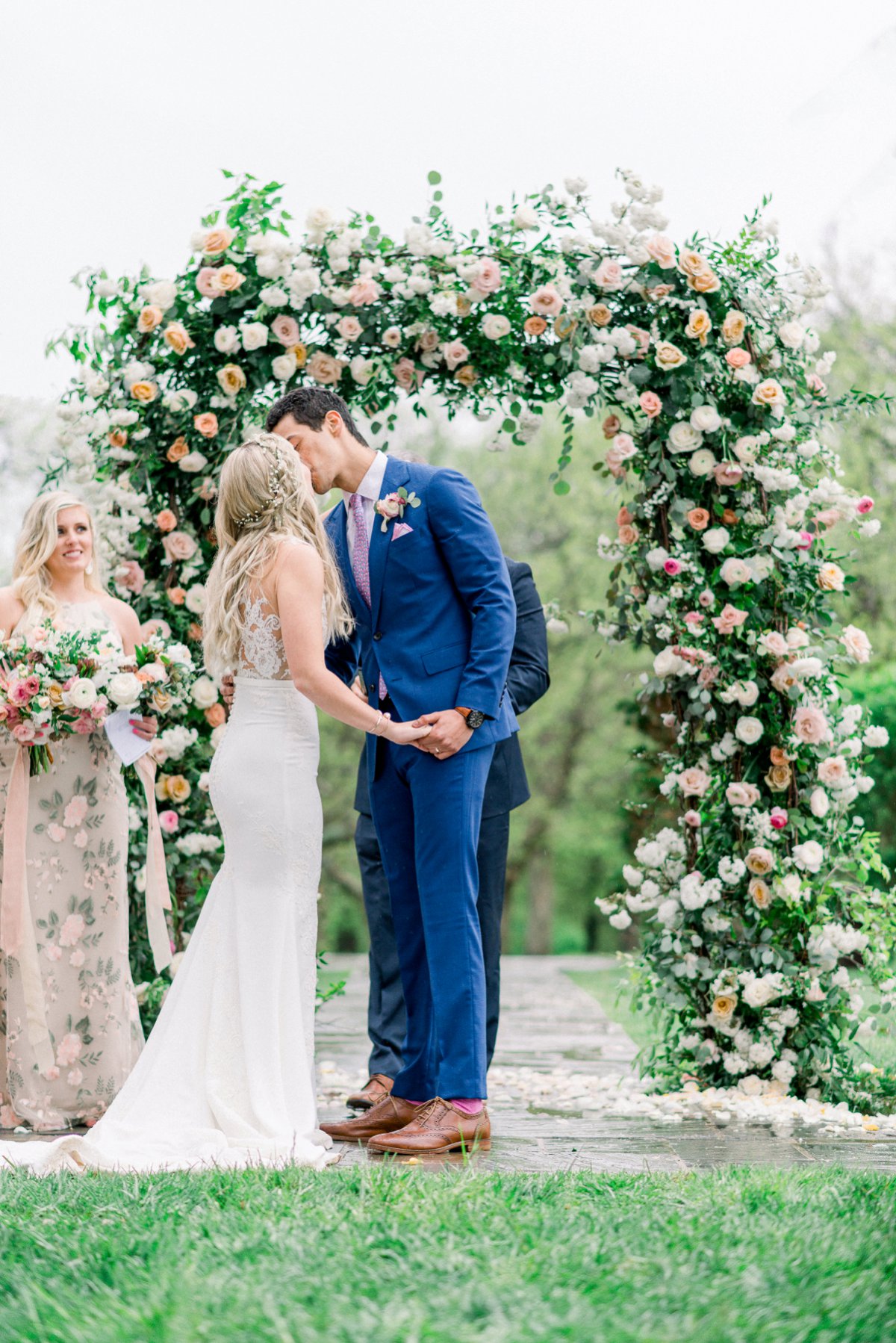 A Romantic Blush Cincinnati Wedding via TheELD.com