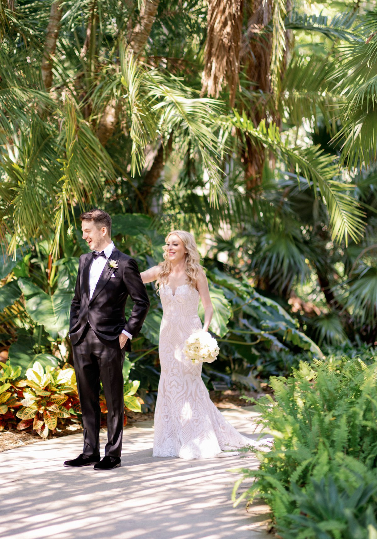 A White Modern Romantic Sarasota Wedding via TheELD.com