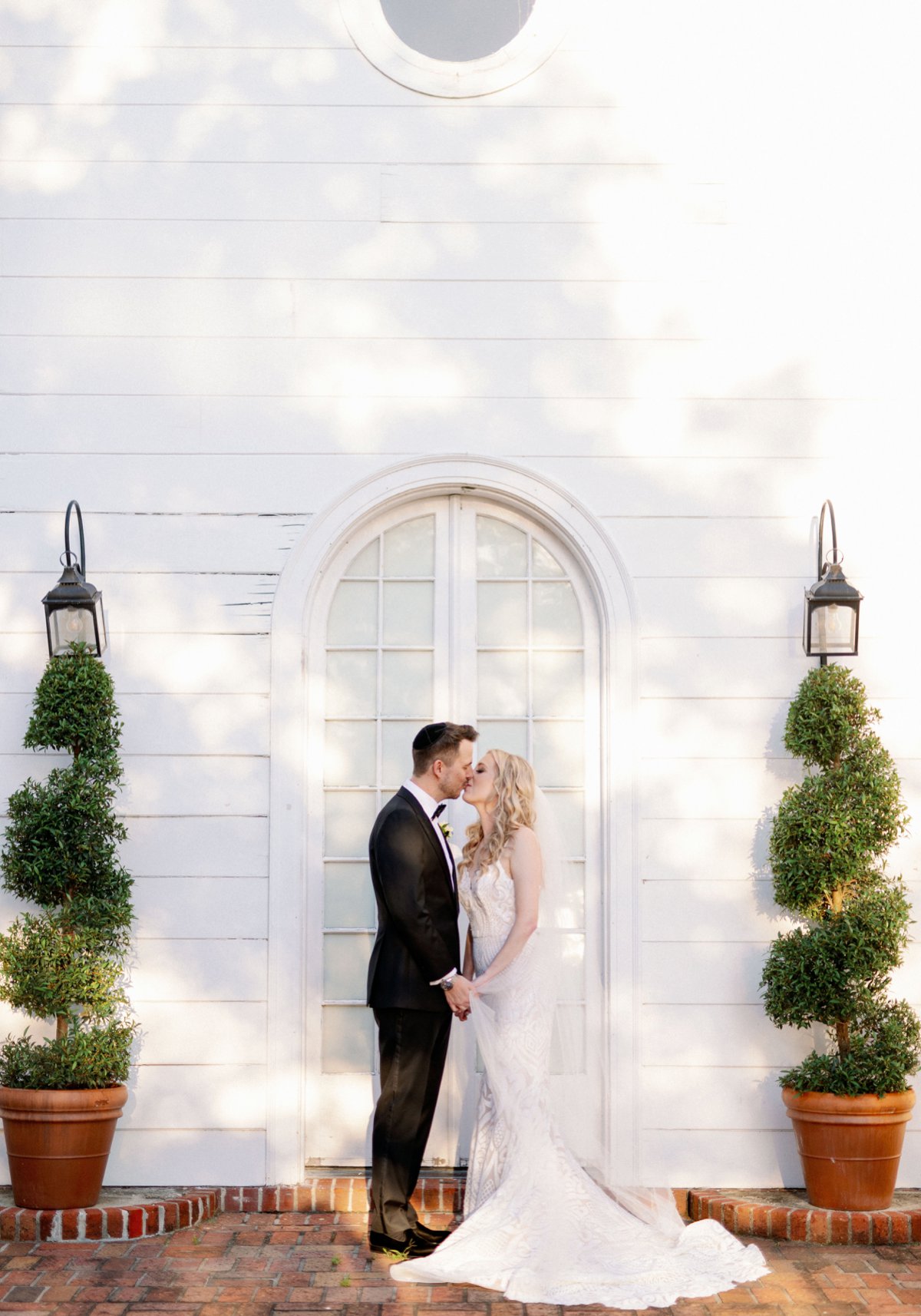 A White Modern Romantic Sarasota Wedding via TheELD.com