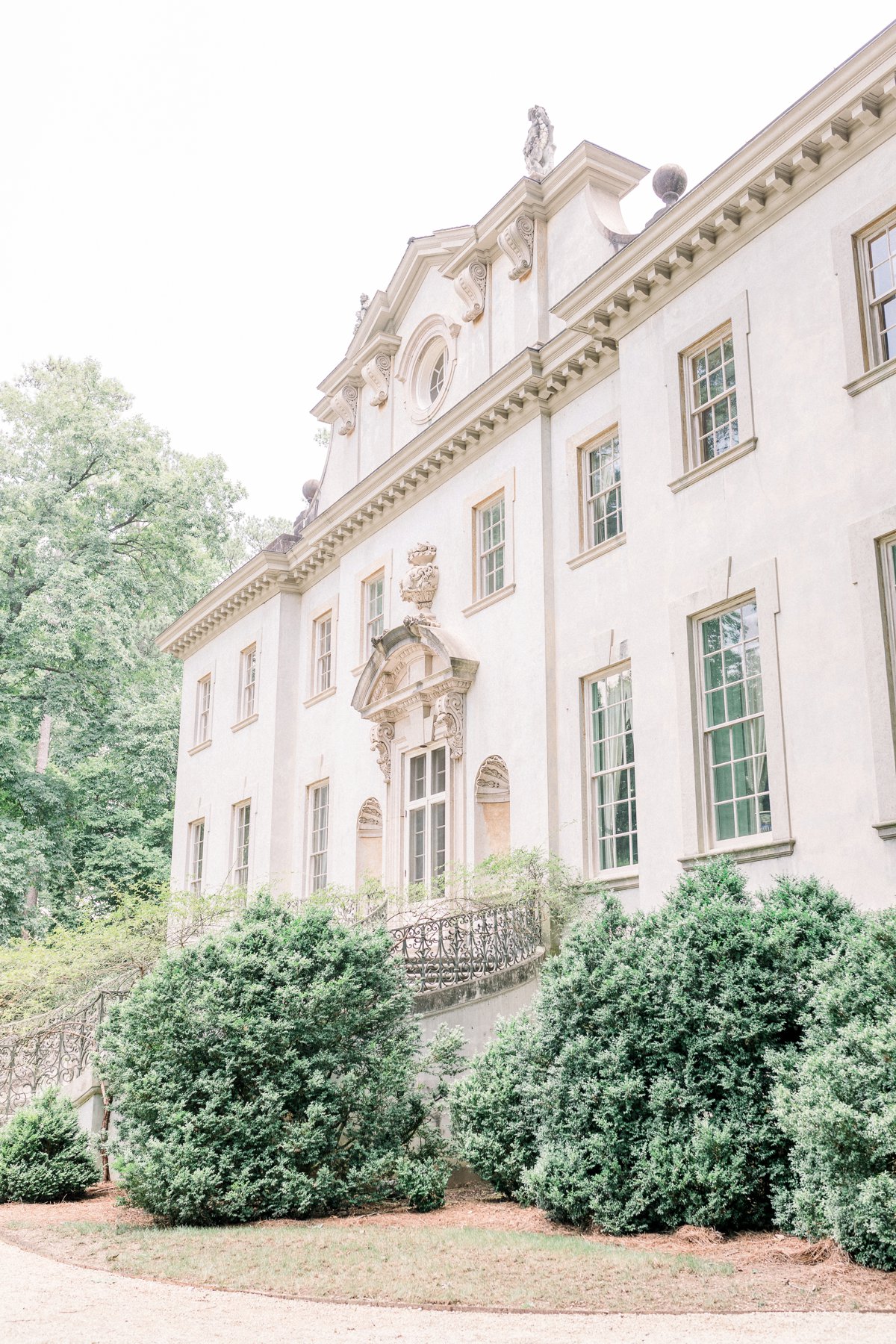 Vintage Elegant Red Wedding Ideas via TheELD.com