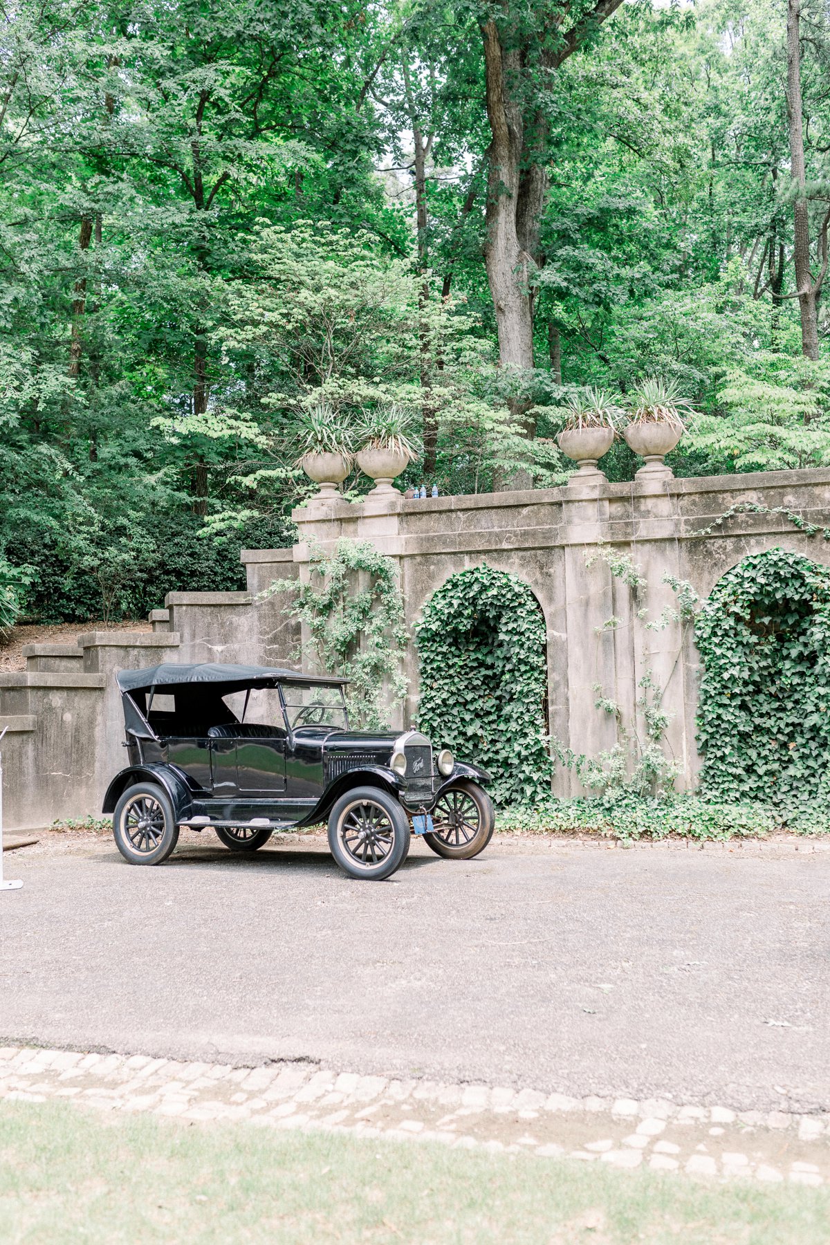 Vintage Elegant Red Wedding Ideas via TheELD.com