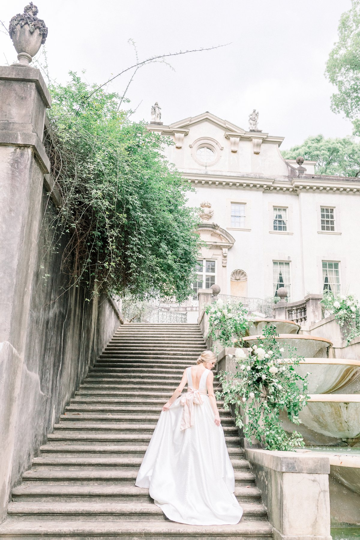 Vintage Elegant Red Wedding Ideas via TheELD.com