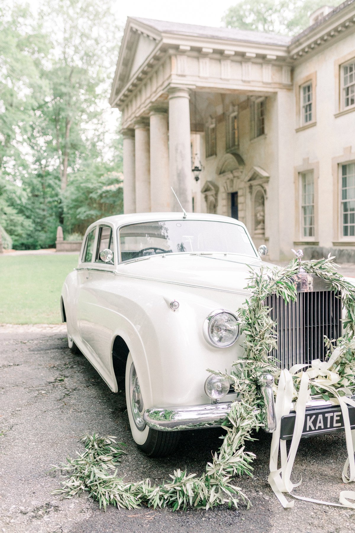 Vintage Elegant Red Wedding Ideas via TheELD.com