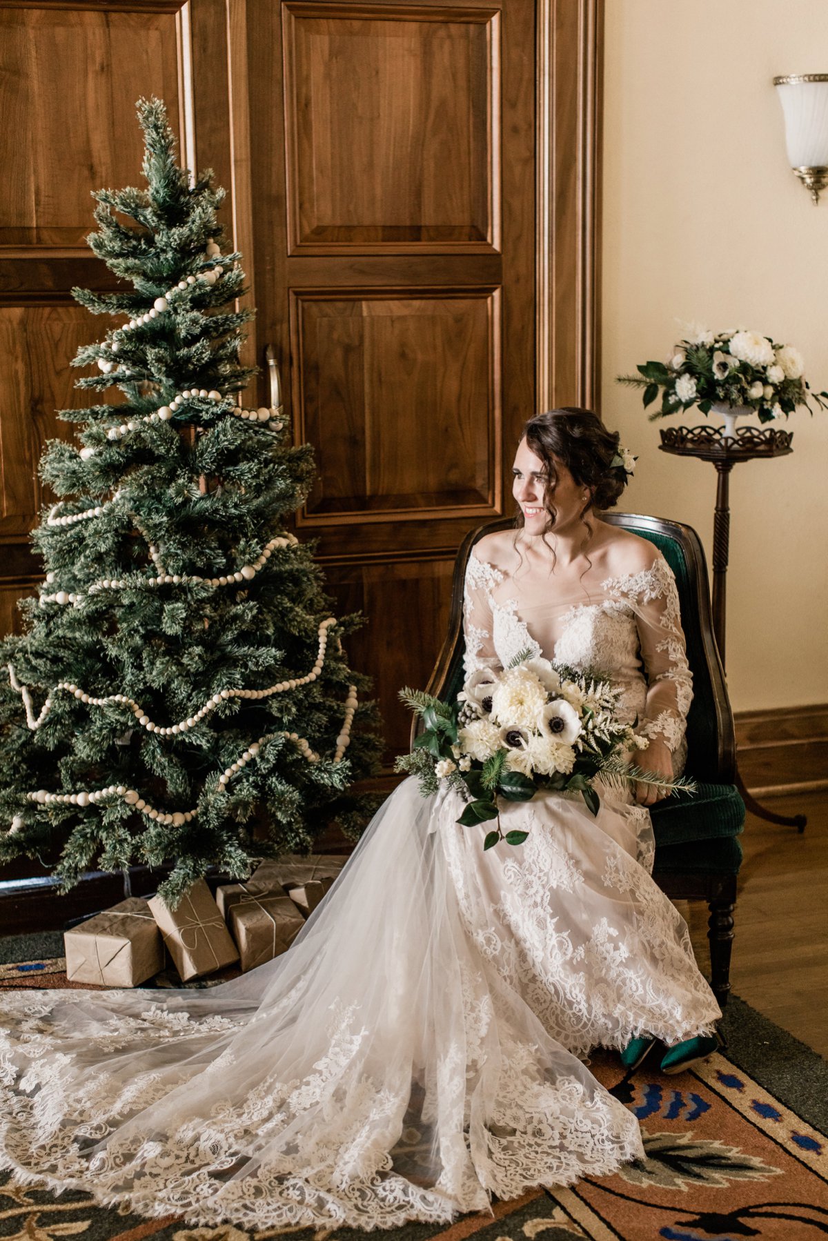 Modern Christmas Wedding Inspiration via TheELD.com