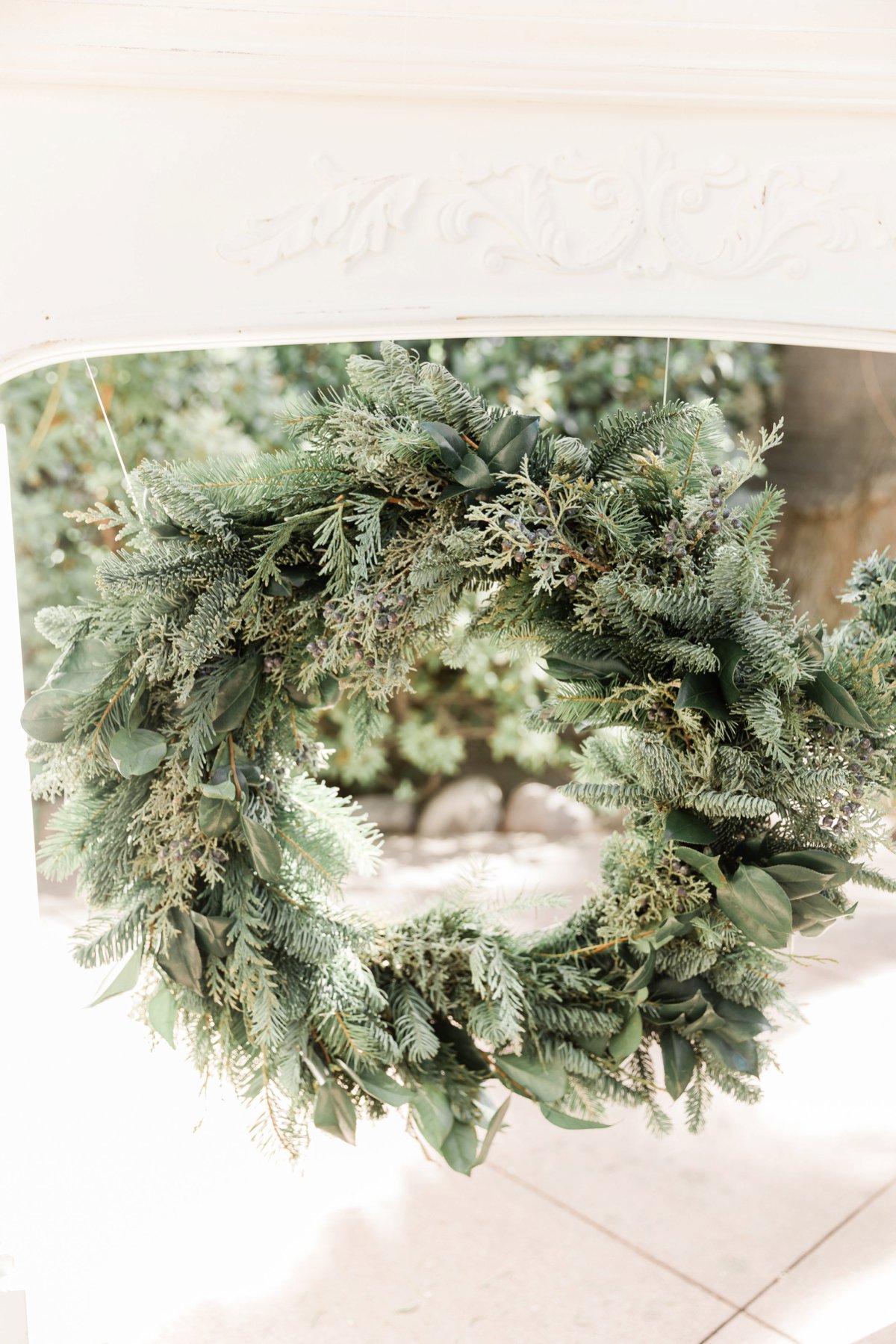 Modern Christmas Wedding Inspiration via TheELD.com