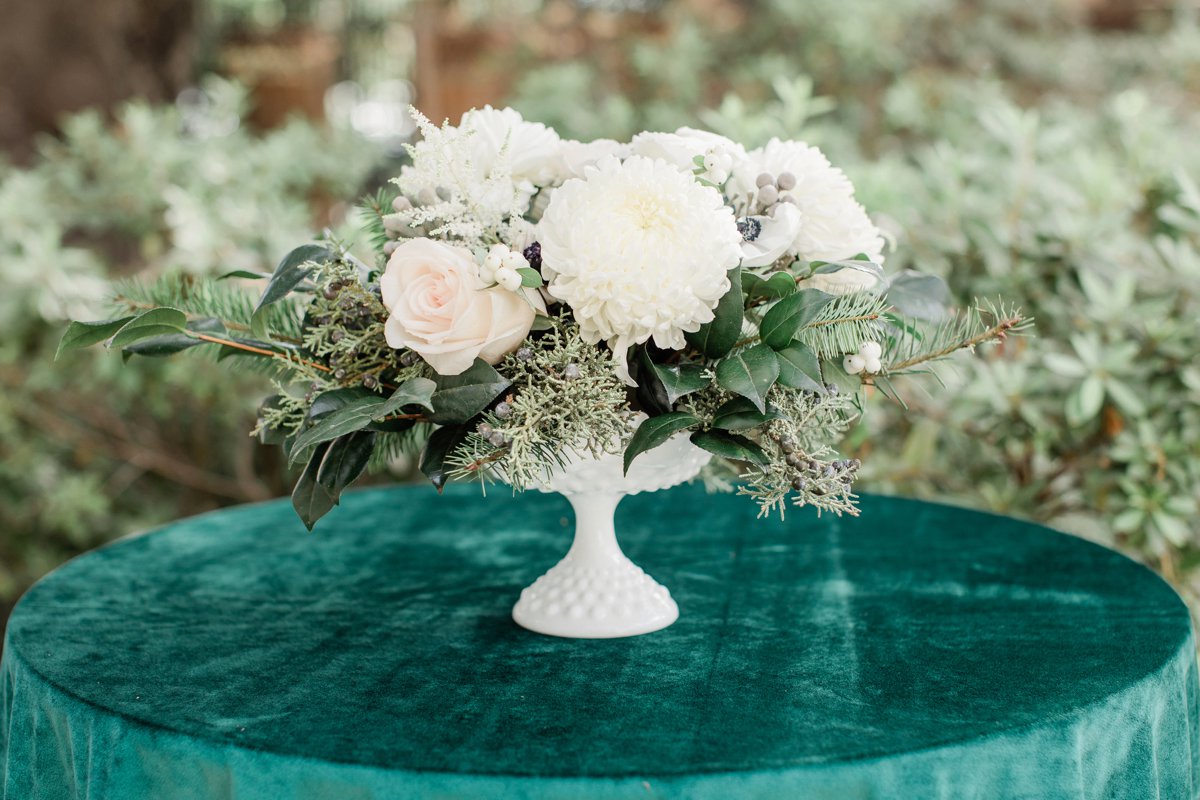 Modern Christmas Wedding Inspiration via TheELD.com