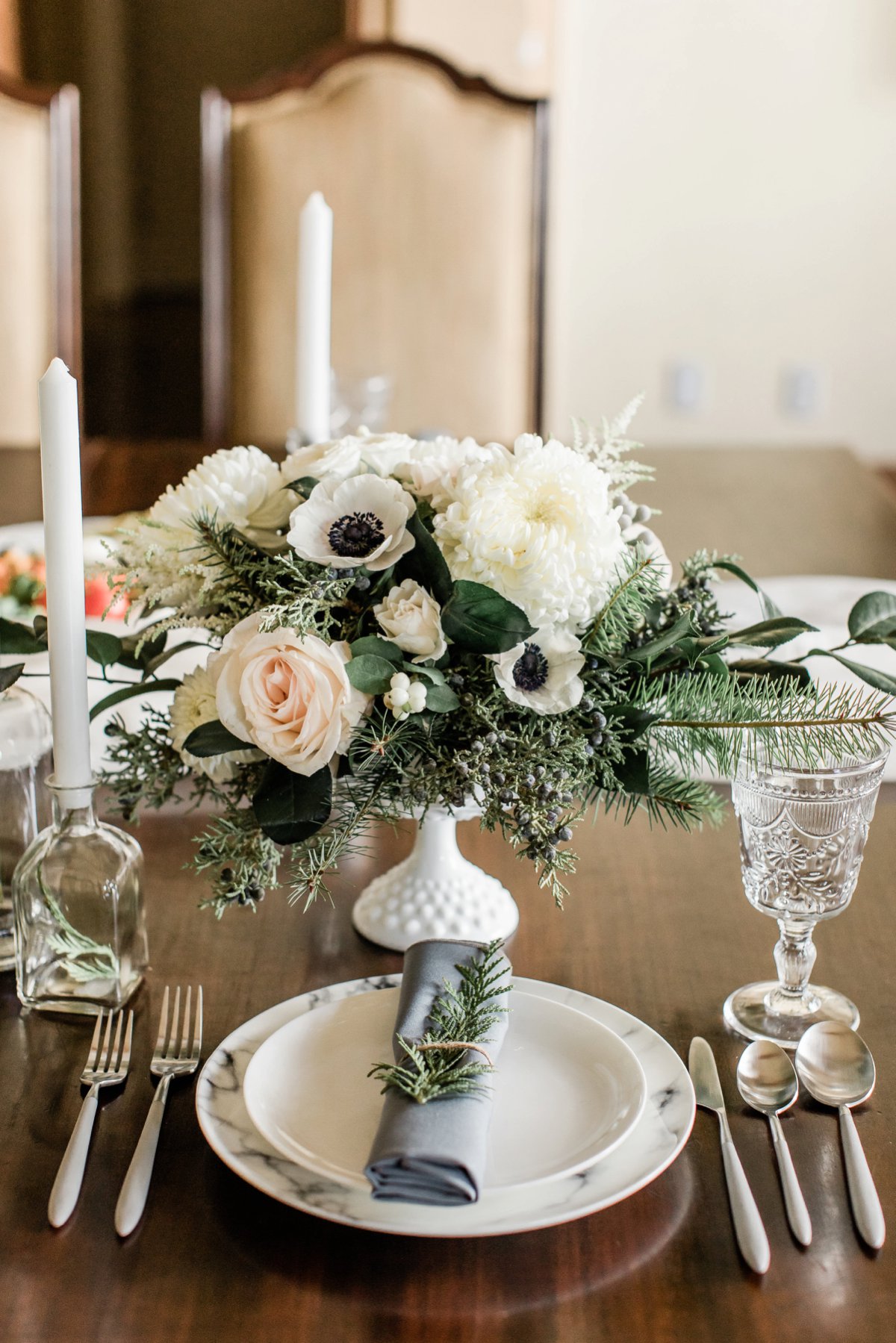 Modern Christmas Wedding Inspiration via TheELD.com