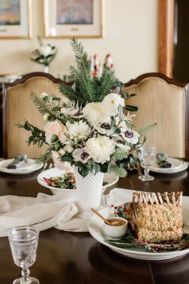 Modern Christmas Wedding Inspiration via TheELD.com