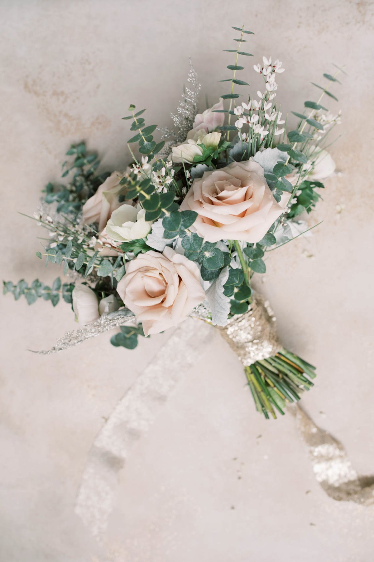 Modern Vintage New Years Eve Wedding Inspiration via TheELD.com