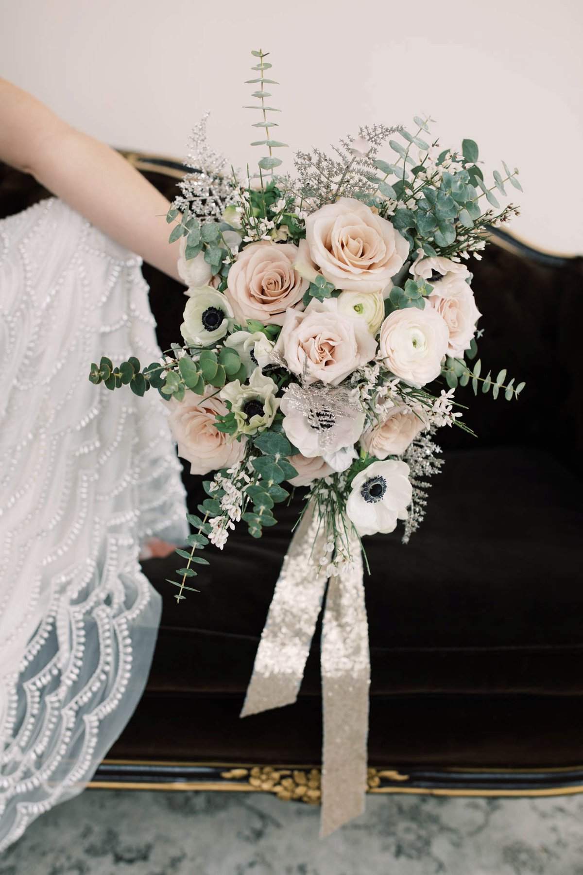 Modern Vintage New Years Eve Wedding Inspiration via TheELD.com