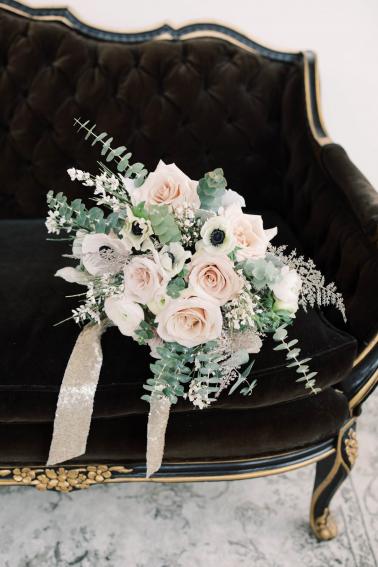 Modern Vintage New Years Eve Wedding Inspiration via TheELD.com