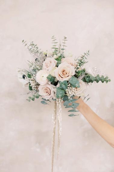 Modern Vintage New Years Eve Wedding Inspiration via TheELD.com