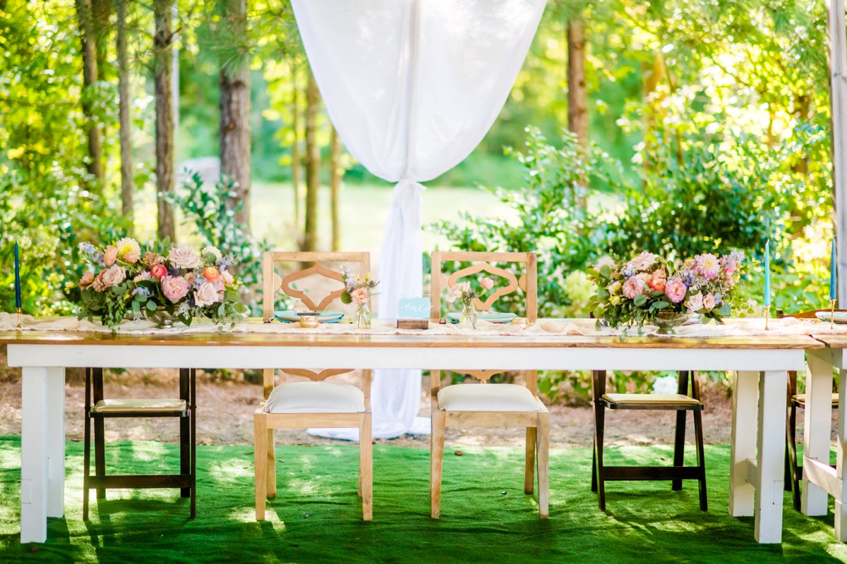 A Colorful Outdoor North Carolina Wedding via TheELD.com