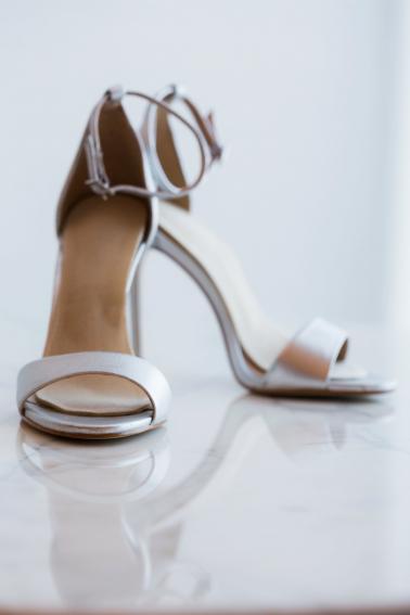 An All White Modern & Elegant Los Angeles Wedding via TheELD.com