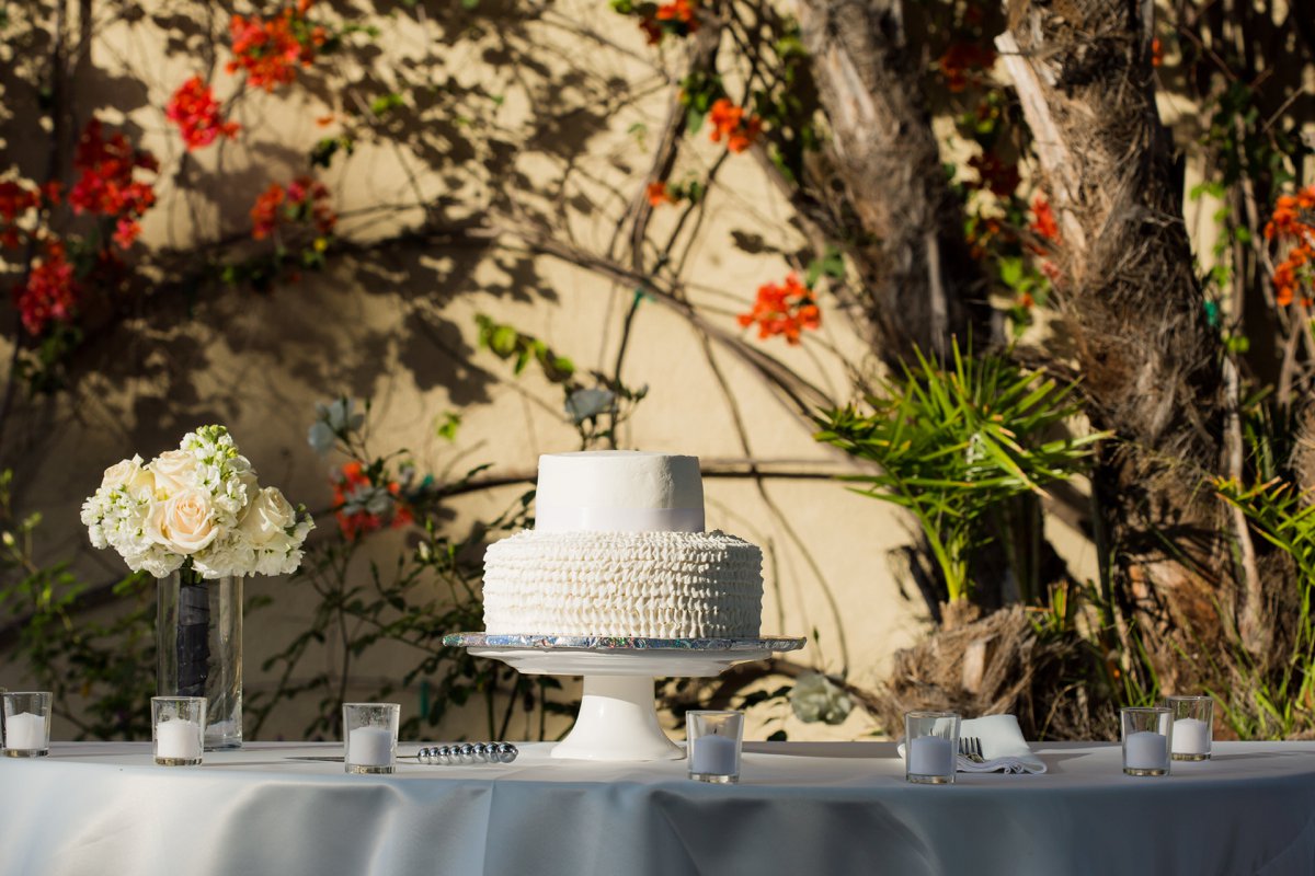 An All White Modern & Elegant Los Angeles Wedding via TheELD.com