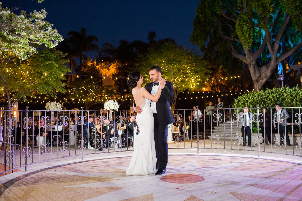 An All White Modern & Elegant Los Angeles Wedding via TheELD.com