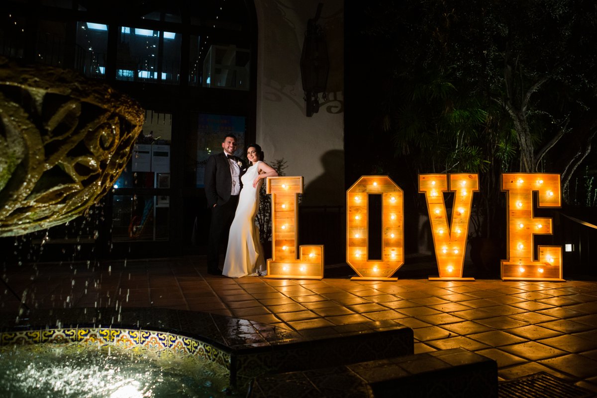 An All White Modern & Elegant Los Angeles Wedding via TheELD.com