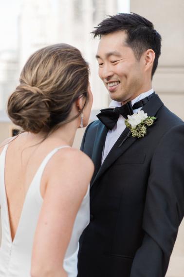 A Modern & Chic White Chicago Wedding via TheELD.com