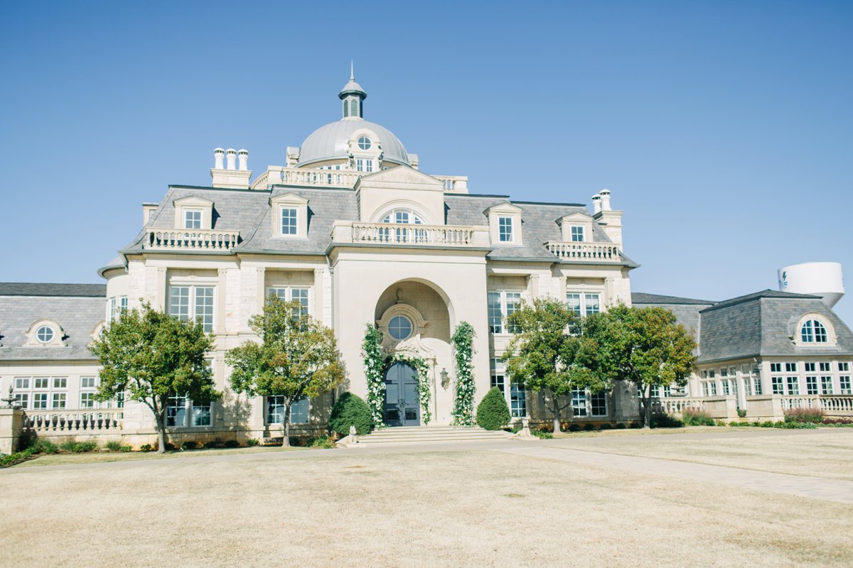 Elegant Black, White & Gold Texas Wedding Inspiration via TheELD.com