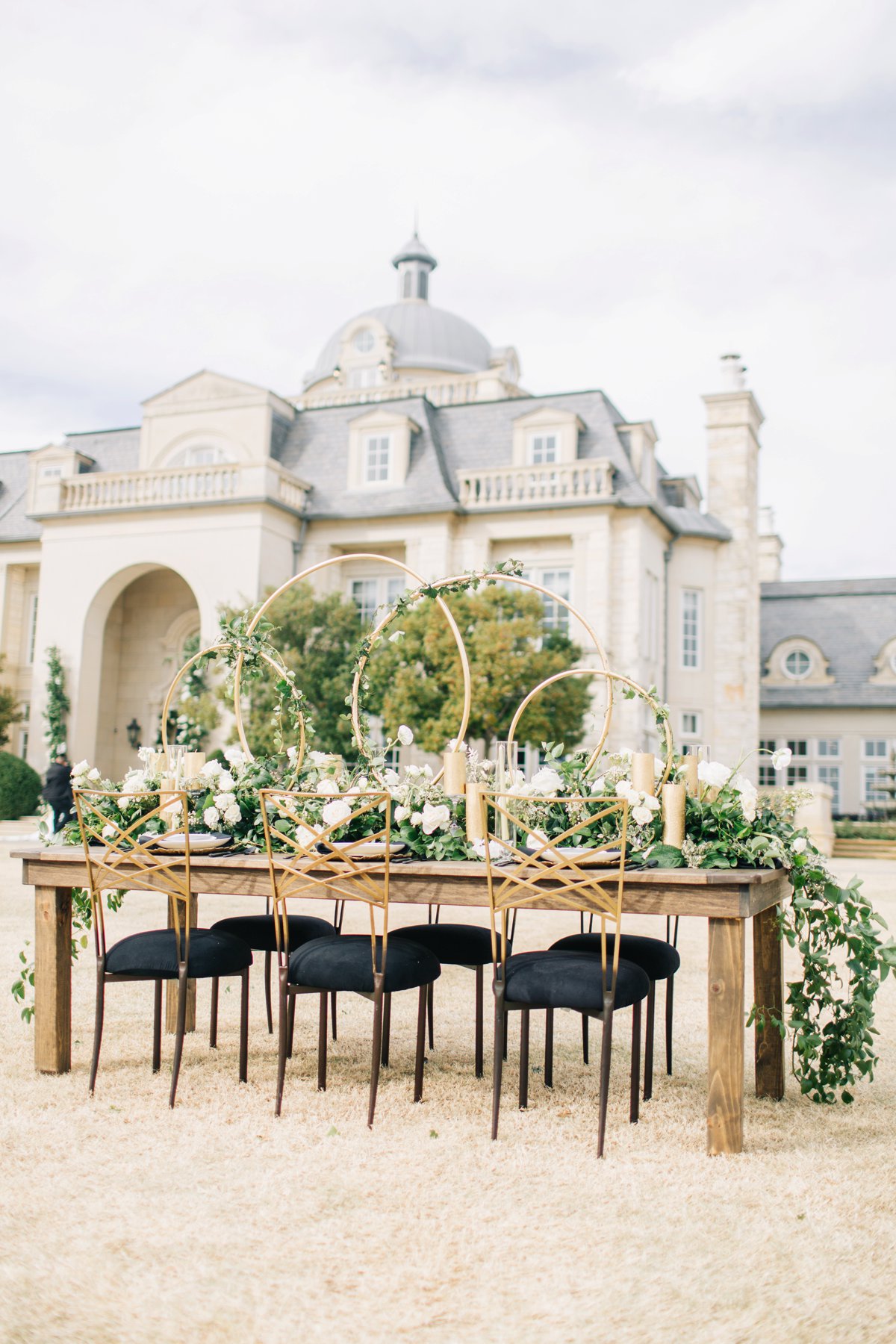 Elegant Black, White & Gold Texas Wedding Inspiration via TheELD.com