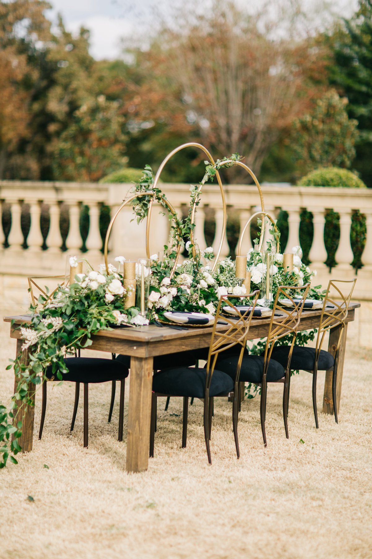 Elegant Black, White & Gold Texas Wedding Inspiration via TheELD.com