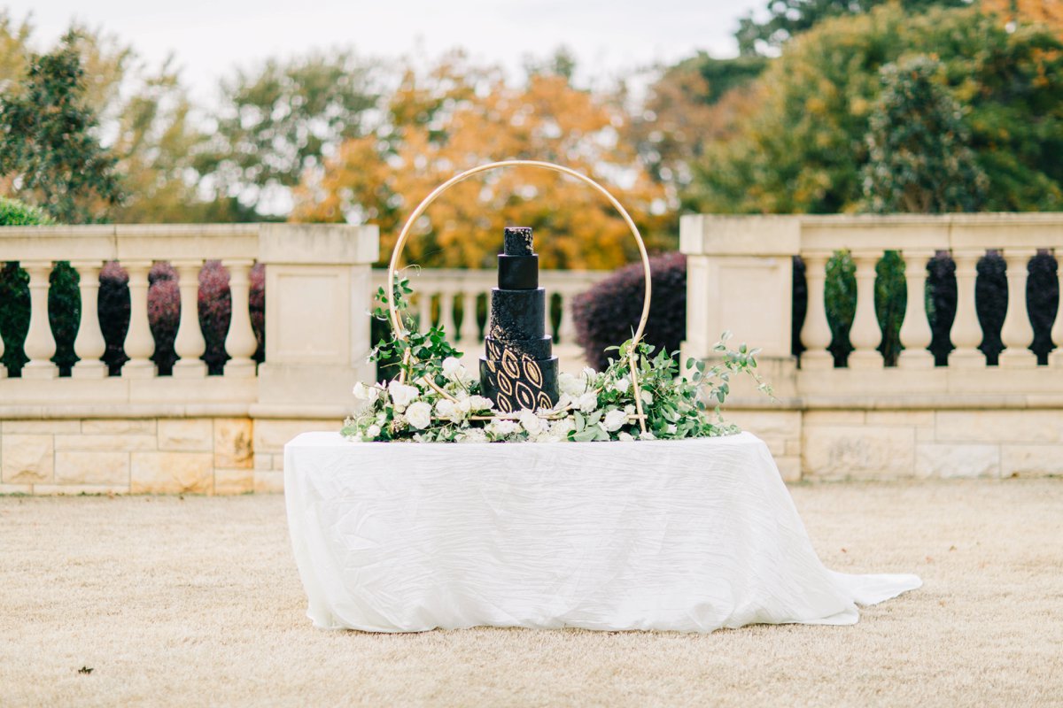 Elegant Black, White & Gold Texas Wedding Inspiration via TheELD.com