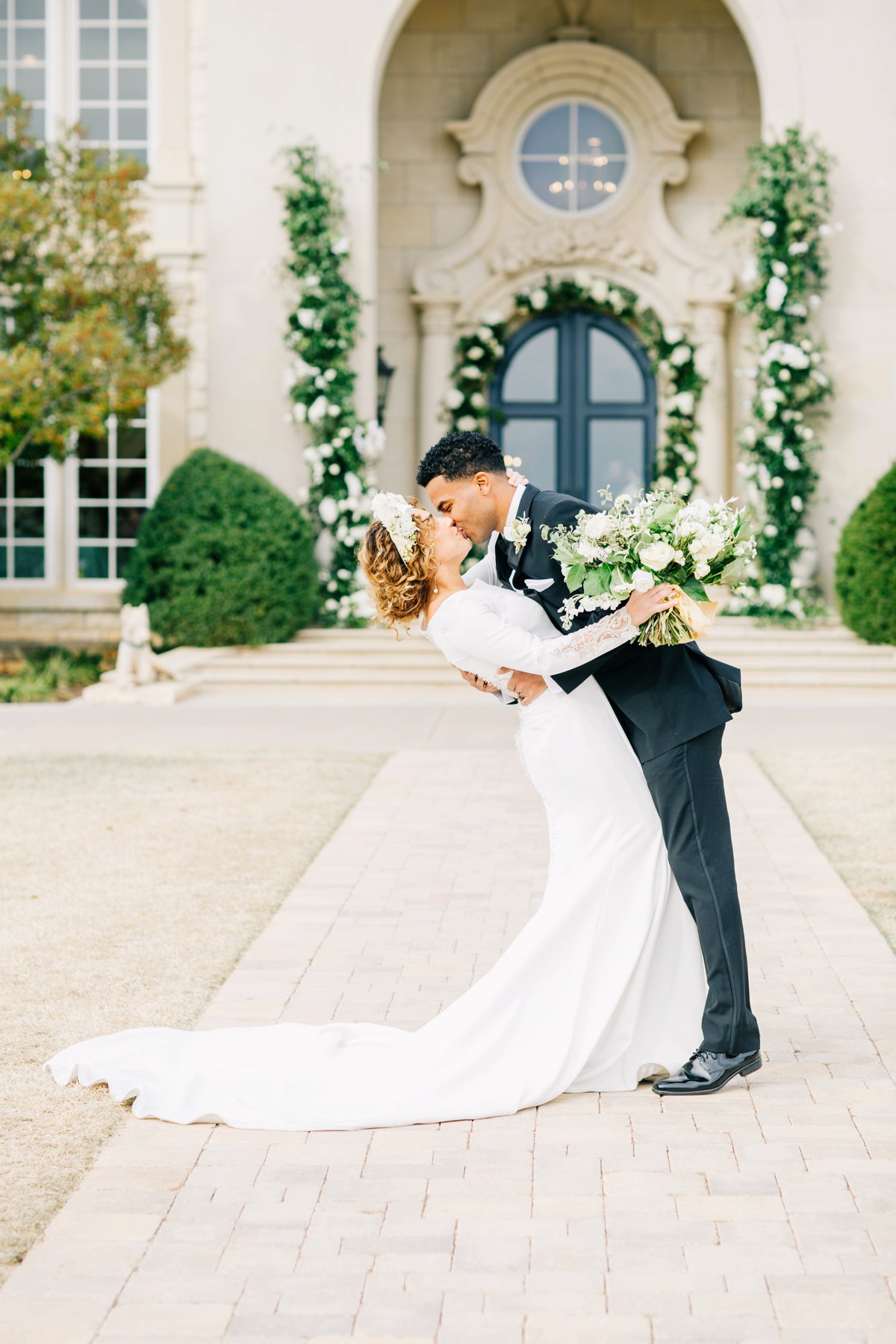 Elegant Black, White & Gold Texas Wedding Inspiration via TheELD.com