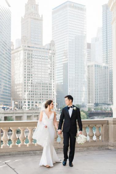 A Modern & Chic White Chicago Wedding via TheELD.com