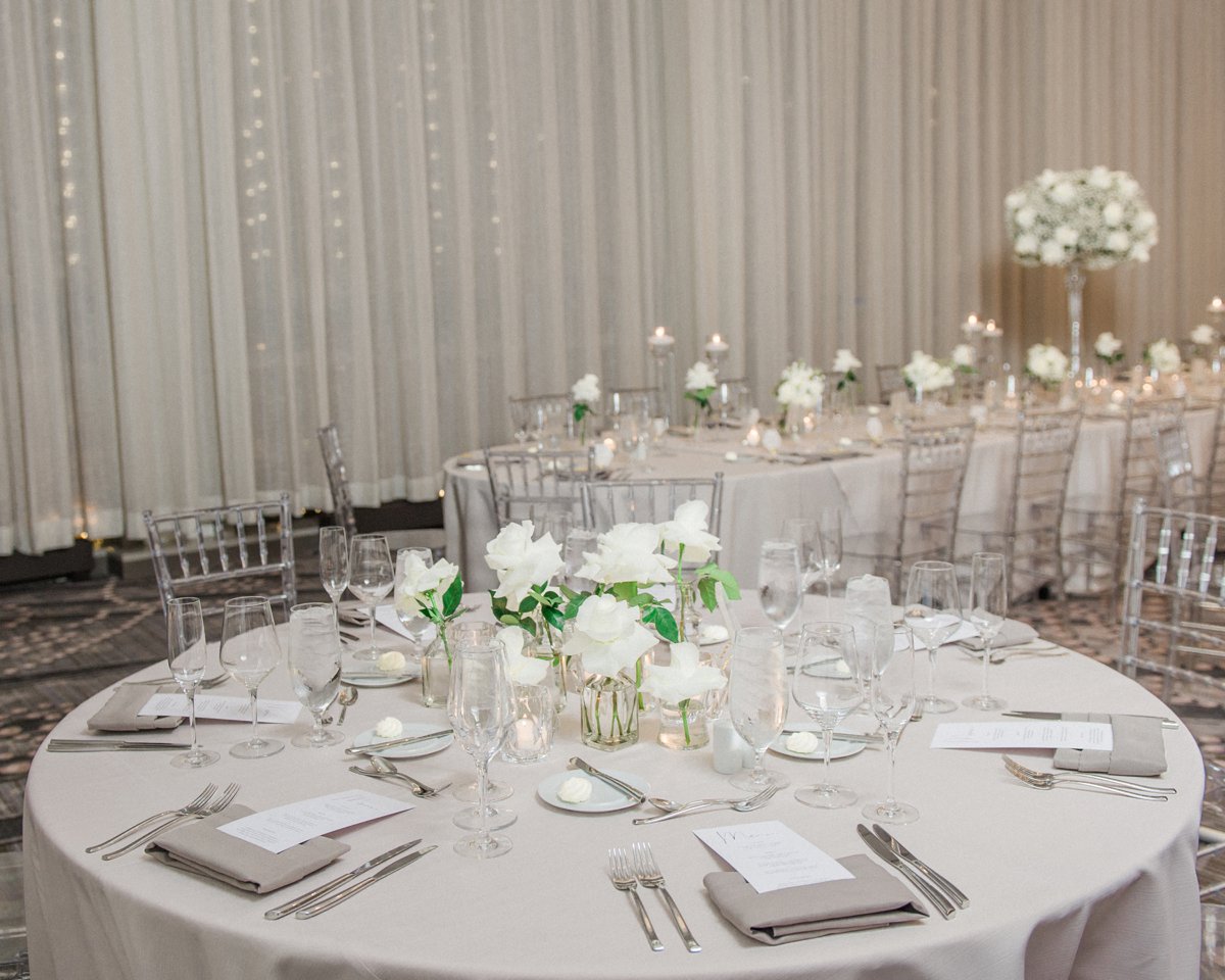 A Modern & Chic White Chicago Wedding via TheELD.com