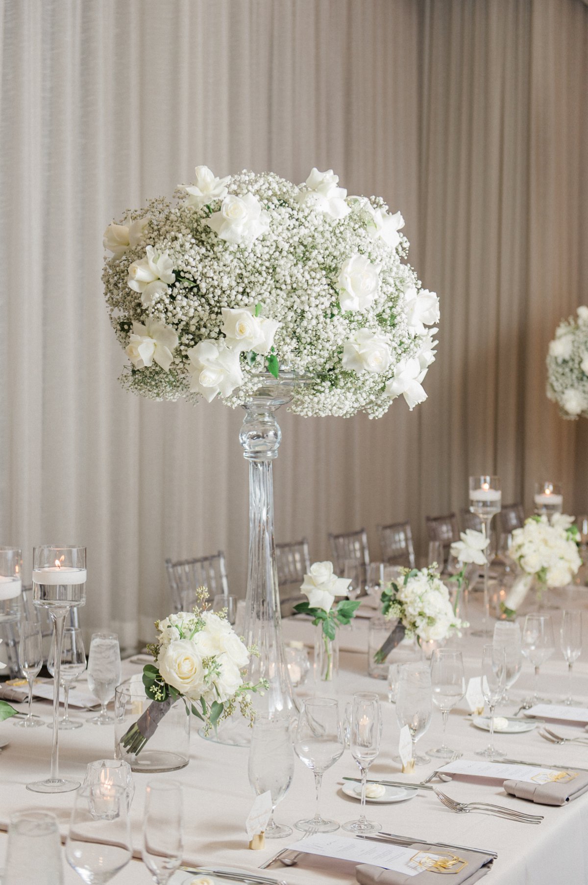 A Modern & Chic White Chicago Wedding via TheELD.com