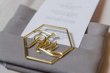 A Modern & Chic White Chicago Wedding via TheELD.com