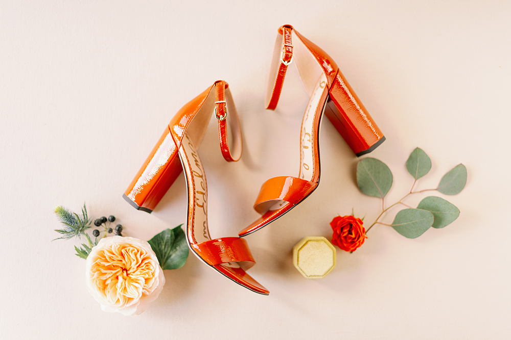 Chic 70s Retro Wedding Ideas via TheELD.com