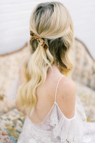 Chic 70s Retro Wedding Ideas via TheELD.com