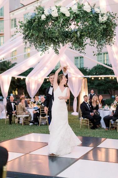 A Classic St. Petersburg Wedding with 1920s Style via TheELD.com