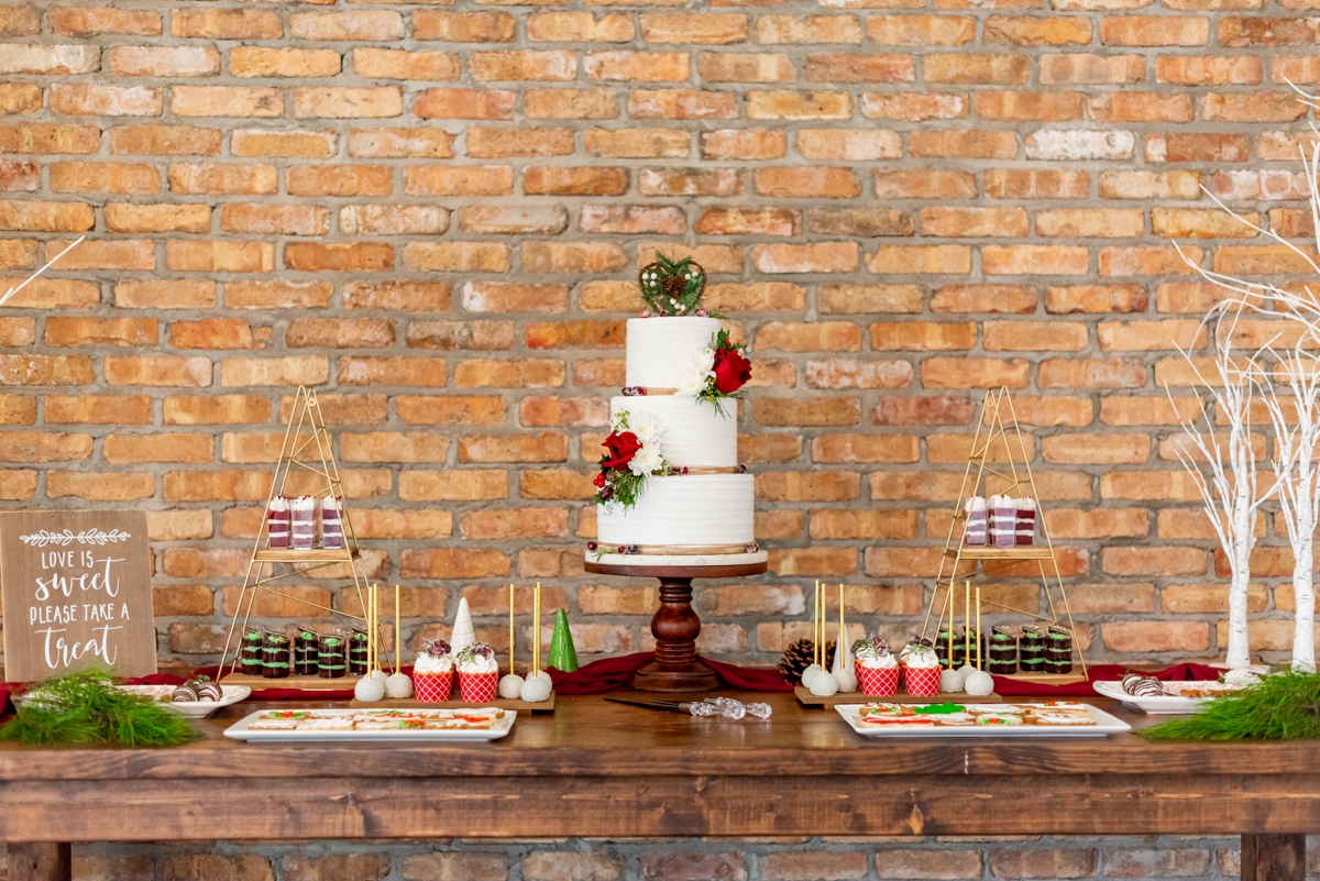 Festive Holiday Inspired Wedding Ideas via TheELD.com