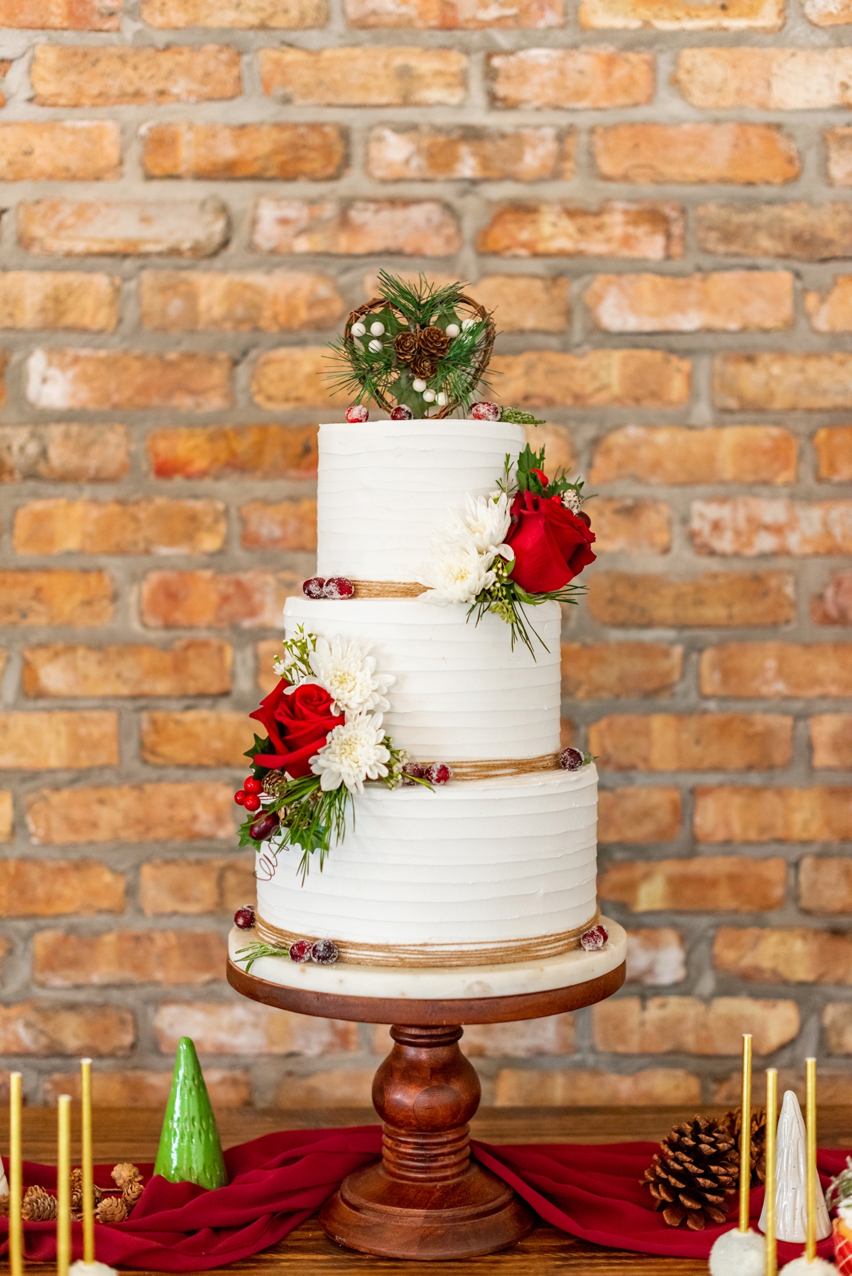 Festive Holiday Inspired Wedding Ideas via TheELD.com