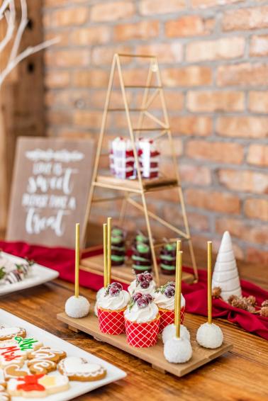 Festive Holiday Inspired Wedding Ideas via TheELD.com