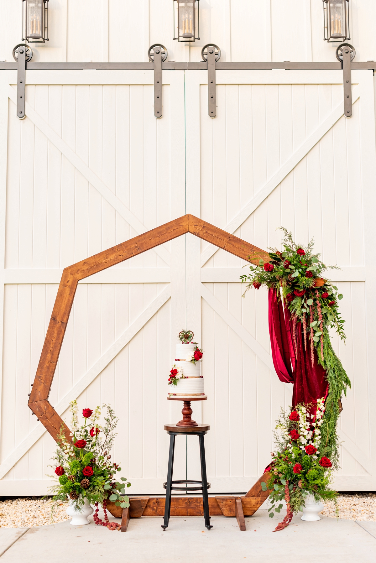 Festive Holiday Inspired Wedding Ideas via TheELD.com